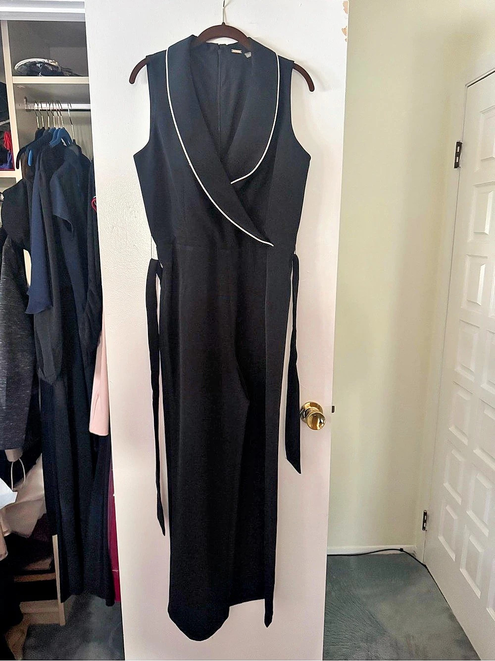 Tahari Tuxedo Jumpsuit Black Size 10 Like New
